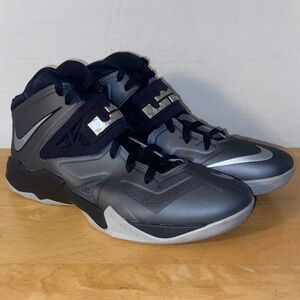 Nike LeBron Zoom Soldier 7 Men's 9.5 Black and Silver Athletic Shoes
